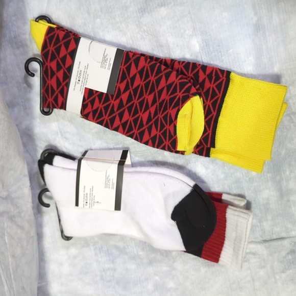 2 Pr. Men's Dress Crew Socks 2 pair Stripe & Geometric Size 10-13 - Picture 7 of 7